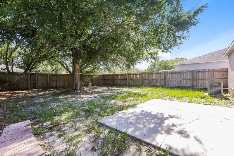 1,945/Mo, 1022 Harvest Moon Dr Seffner, FL 33584 Backyard View
