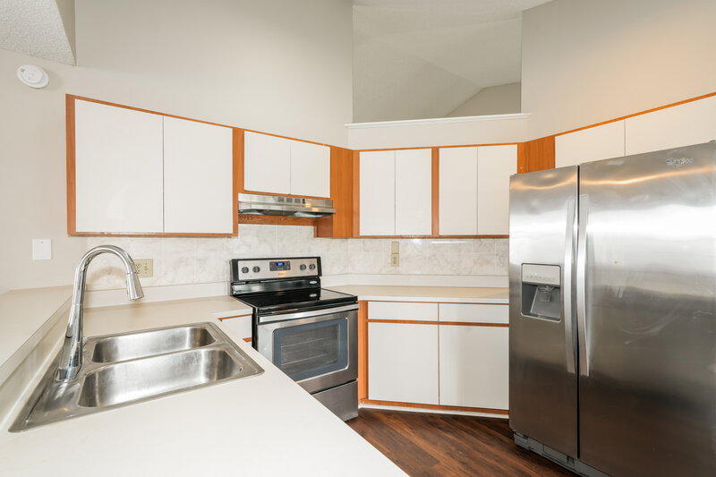 2,910/Mo, 8905 Bayaud Dr Tampa, FL 33626 Kitchen View