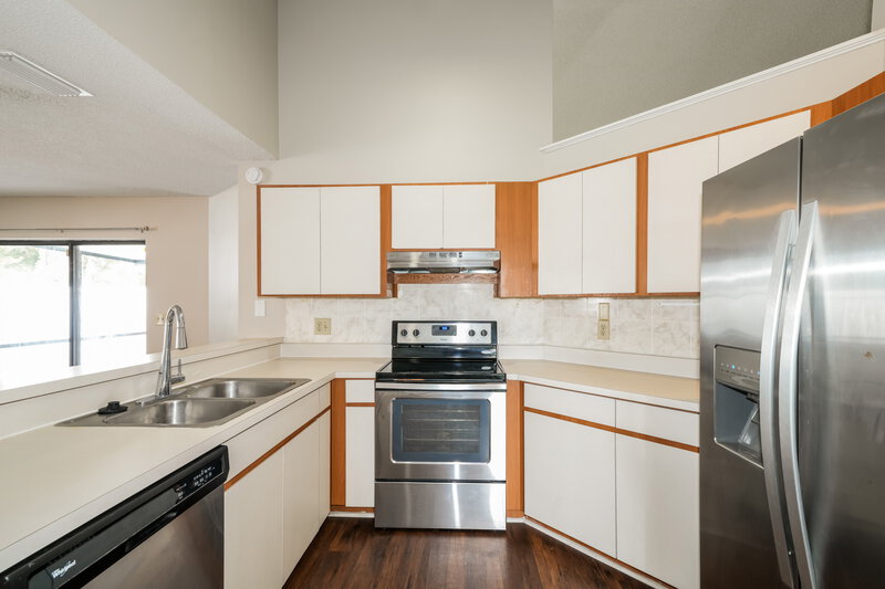 2,910/Mo, 8905 Bayaud Dr Tampa, FL 33626 Kitchen View 2