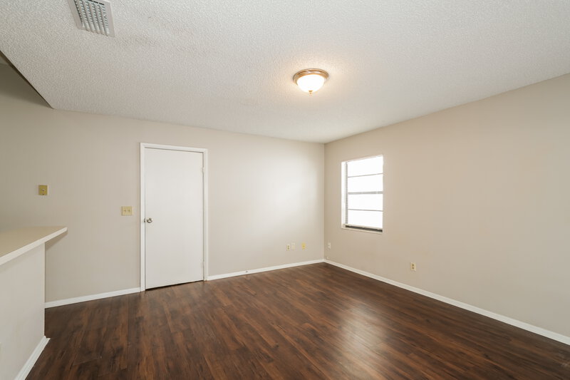 2,910/Mo, 8905 Bayaud Dr Tampa, FL 33626 Family Room View