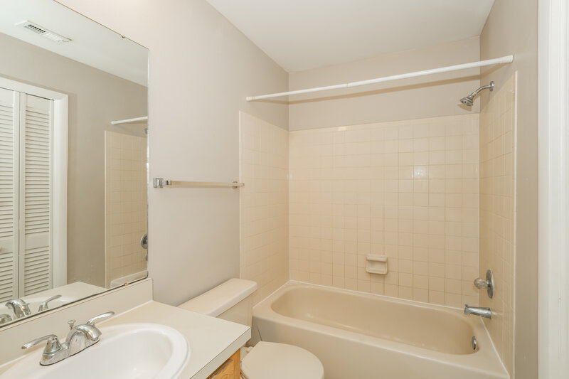 2,910/Mo, 8905 Bayaud Dr Tampa, FL 33626 Bathroom View