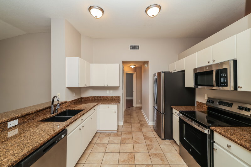 2,285/Mo, 840 Rocky Mountain Ct Valrico, FL 33594 Kitchen View