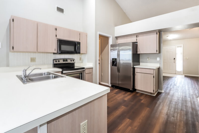 2,070/Mo, 409 Benson St Valrico, FL 33594 Kitchen View