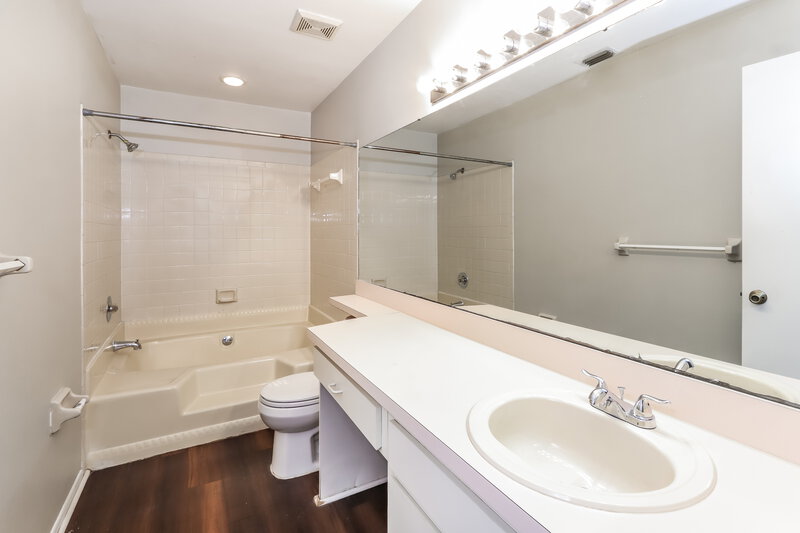 2,070/Mo, 409 Benson St Valrico, FL 33594 Main Bathroom View