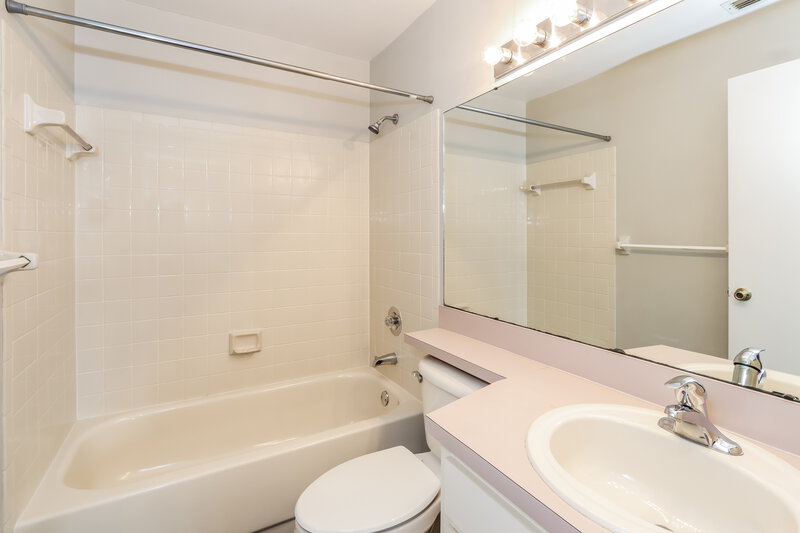 2,070/Mo, 409 Benson St Valrico, FL 33594 Bathroom View