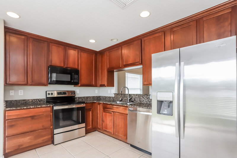 2,405/Mo, 15411 Telford Spring Dr Ruskin, FL 33573 Kitchen View