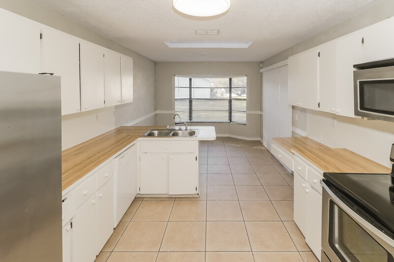 1,930/Mo, 8552 Bridgewater Dr New Port Richey, FL 34655 Kitchen View