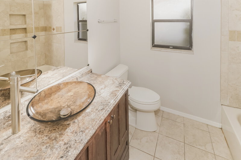 1,930/Mo, 8552 Bridgewater Dr New Port Richey, FL 34655 Main Bathroom View