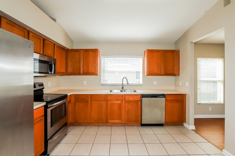 2,170/Mo, 11424 Misty Isle Ln Riverview, FL 33579 Kitchen View