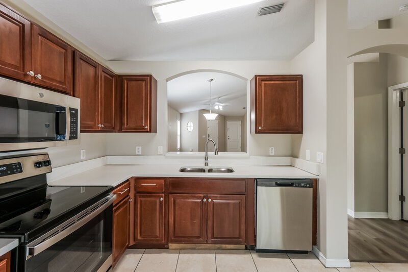 3,280/Mo, 1038 Harvest Moon Dr Seffner, FL 33584 Kitchen View 2
