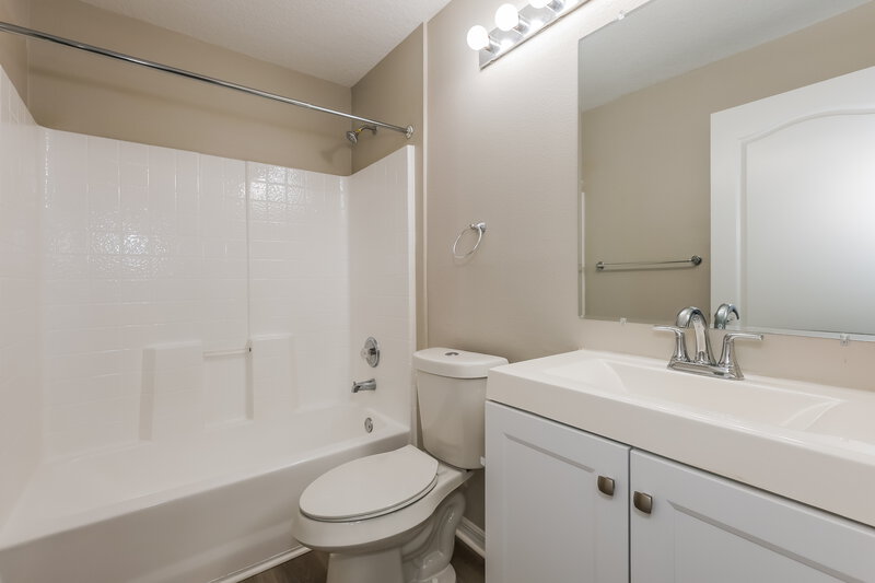 3,280/Mo, 1038 Harvest Moon Dr Seffner, FL 33584 Bathroom View