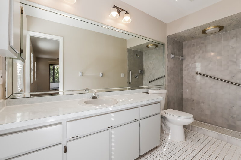 2,380/Mo, 3607 Montclair Dr New Port Richey, FL 34655 Main Bathroom View