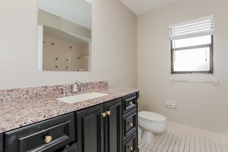 2,380/Mo, 3607 Montclair Dr New Port Richey, FL 34655 Bathroom View
