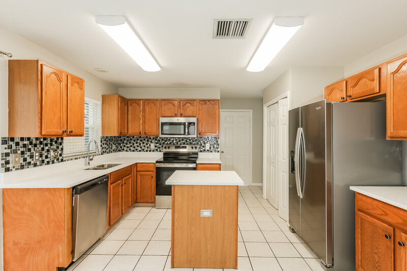 2,820/Mo, 2321 Lyncrest Ct Valrico, FL 33596 Kitchen View