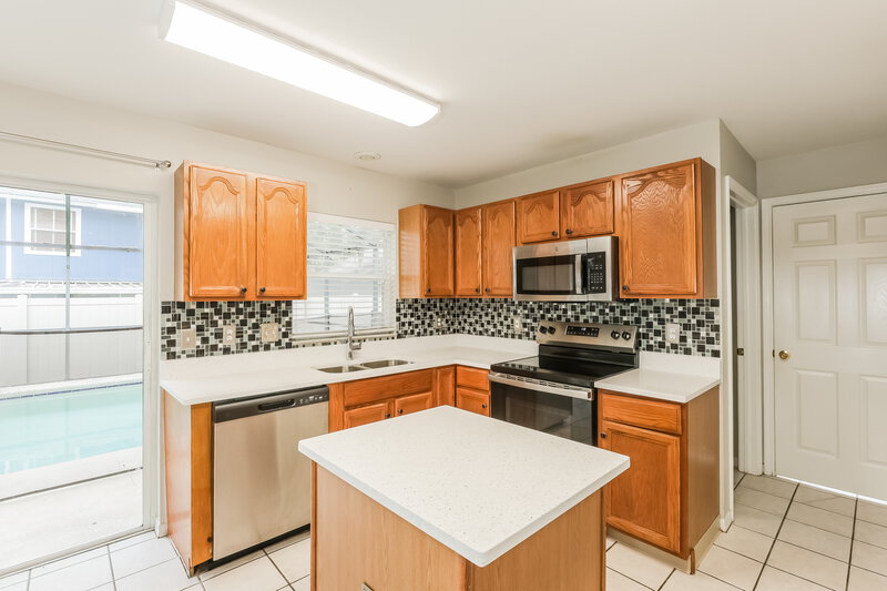 2,820/Mo, 2321 Lyncrest Ct Valrico, FL 33596 Kitchen View 2