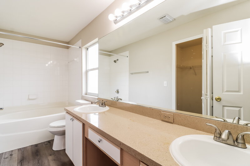3,290/Mo, 1212 Flexford St Brandon, FL 33511 Main Bathroom View