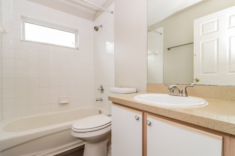 3,290/Mo, 1212 Flexford St Brandon, FL 33511 Bathroom View