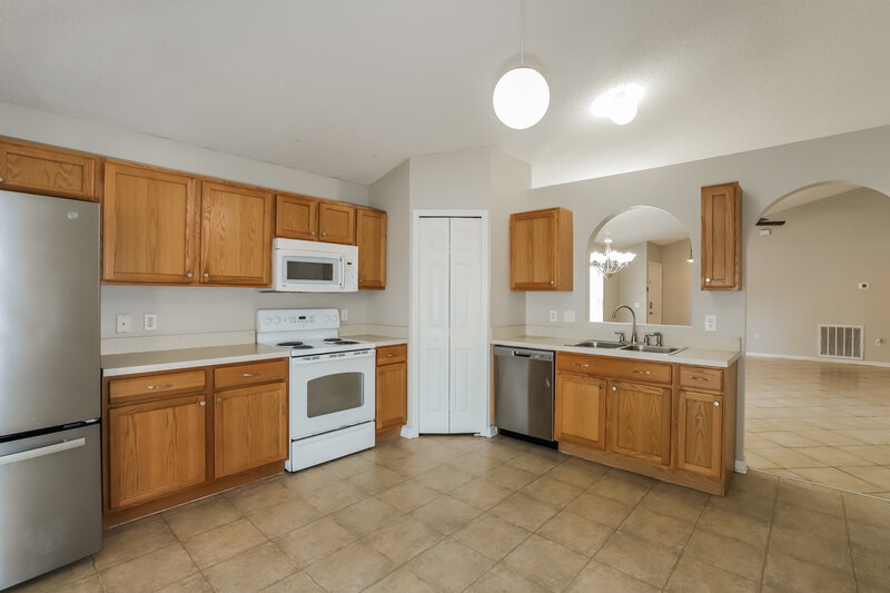 2,010/Mo, 1037 Brenton Leaf Dr Ruskin, FL 33570 Kitchen View 2