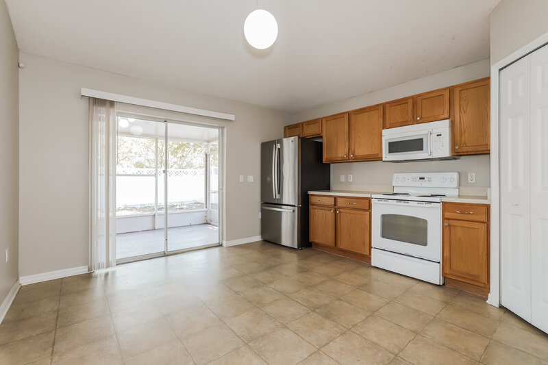 2,010/Mo, 1037 Brenton Leaf Dr Ruskin, FL 33570 Kitchen View 3