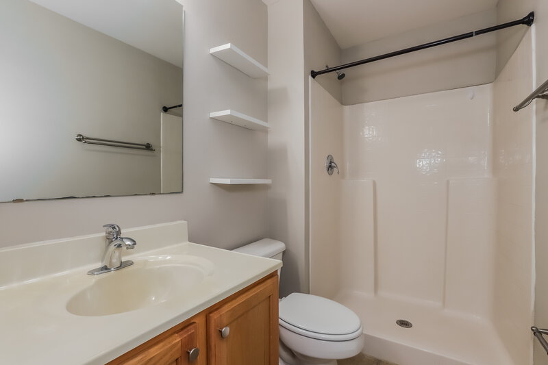 2,010/Mo, 1037 Brenton Leaf Dr Ruskin, FL 33570 Main Bathroom View