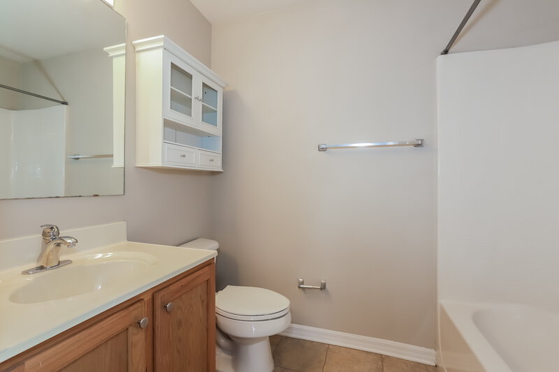 2,010/Mo, 1037 Brenton Leaf Dr Ruskin, FL 33570 Bathroom View
