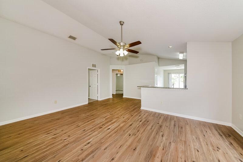 3,200/Mo, 727 Cristelle Jean Dr Ruskin, FL 33570 Living Room View