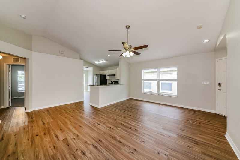 3,200/Mo, 727 Cristelle Jean Dr Ruskin, FL 33570 Living Room View 2