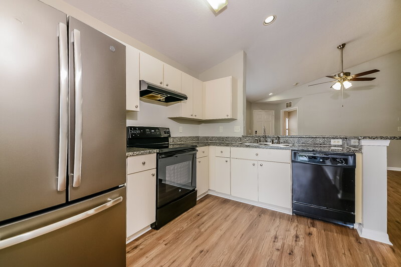 3,200/Mo, 727 Cristelle Jean Dr Ruskin, FL 33570 Kitchen View