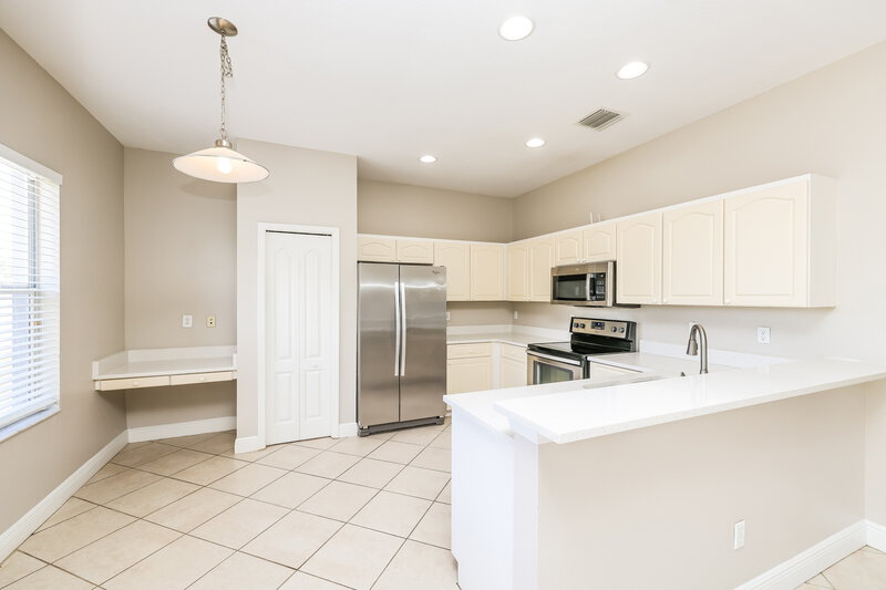 2,195/Mo, 13212 Cherry Bark Cir Riverview, FL 33579 Kitchen View