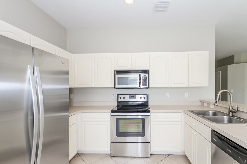 3,480/Mo, 13212 Cherry Bark Cir Riverview, FL 33579 Kitchen View 2