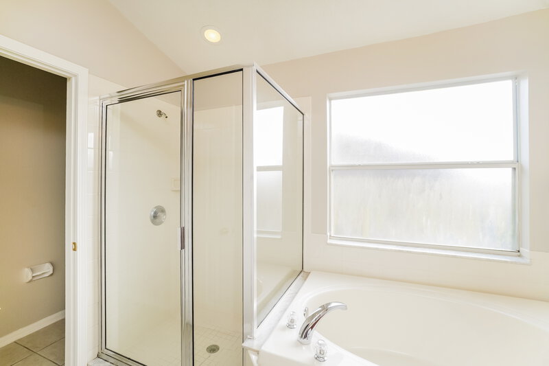 2,575/Mo, 8220 Crescent Moon Dr New Port Richey, FL 34655 Main Bathroom View 2