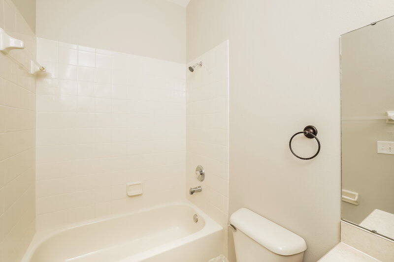 2,575/Mo, 8220 Crescent Moon Dr New Port Richey, FL 34655 Bathroom View