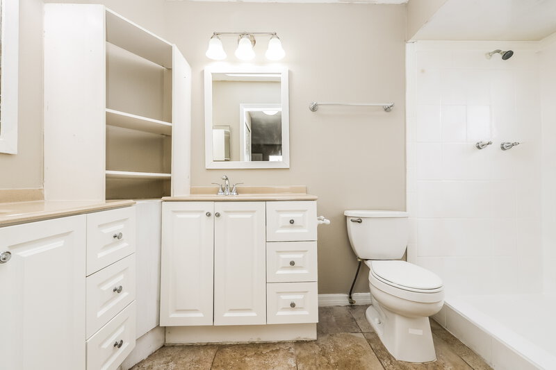1,955/Mo, 7220 Bromley Dr New Port Richey, FL 34653 Main Bathroom View