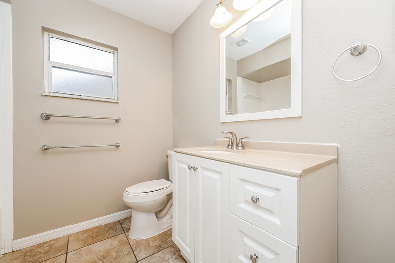 1,955/Mo, 7220 Bromley Dr New Port Richey, FL 34653 Bathroom View