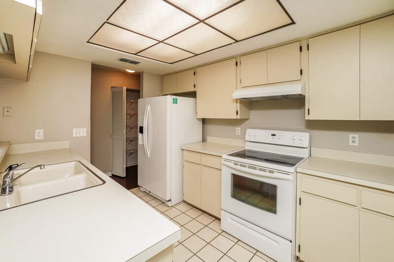 2,205/Mo, 3846 Player Dr New Port Richey, FL 34655 Kitchen View