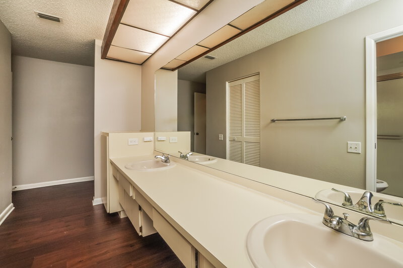 2,205/Mo, 3846 Player Dr New Port Richey, FL 34655 Main Bathroom View