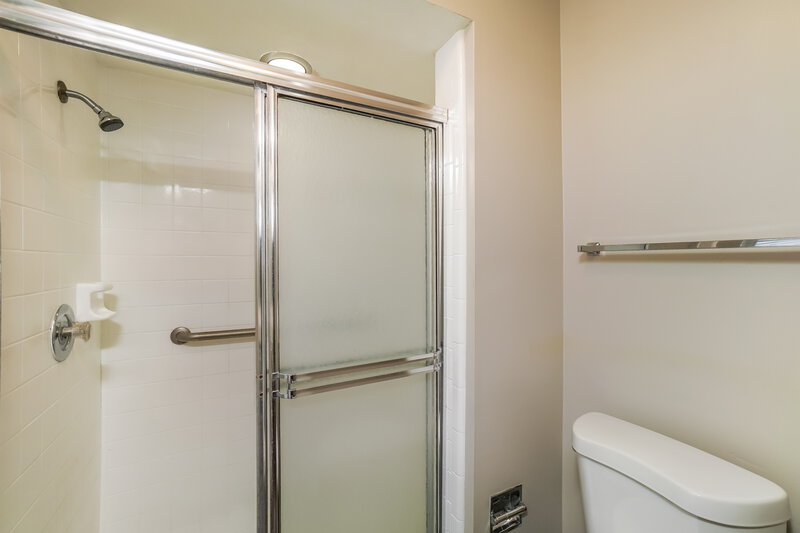 2,205/Mo, 3846 Player Dr New Port Richey, FL 34655 Main Bathroom View 2