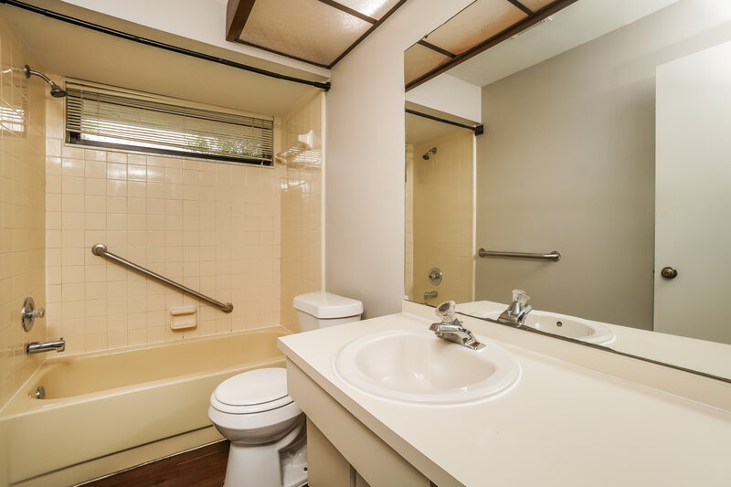 2,205/Mo, 3846 Player Dr New Port Richey, FL 34655 Bathroom View