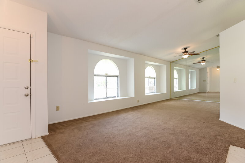2,375/Mo, 1124 Blufield Ave Brandon, FL 33511 Living Room View 4