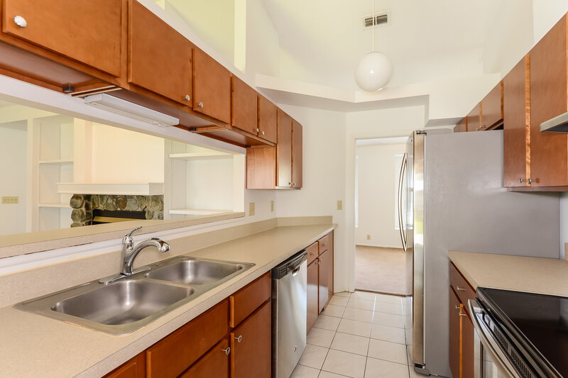 2,375/Mo, 1124 Blufield Ave Brandon, FL 33511 Kitchen View 2