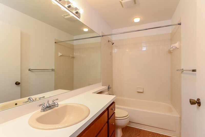 2,375/Mo, 1124 Blufield Ave Brandon, FL 33511 Bathroom View