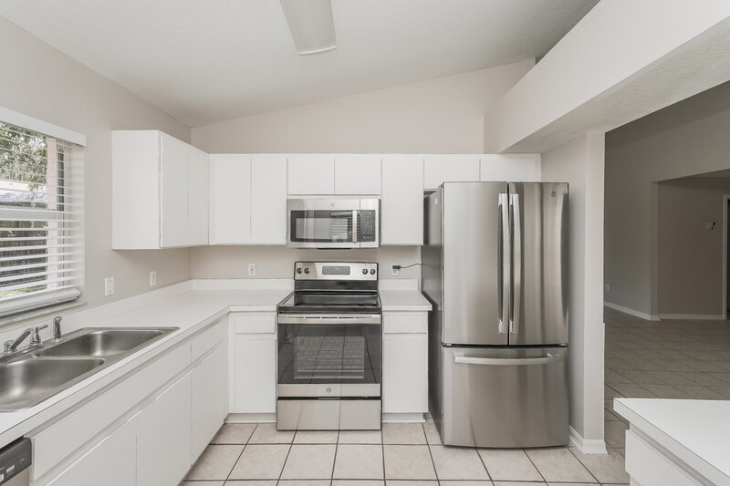 2,105/Mo, 1207 Sawdust Ct Valrico, FL 33596 Kitchen View