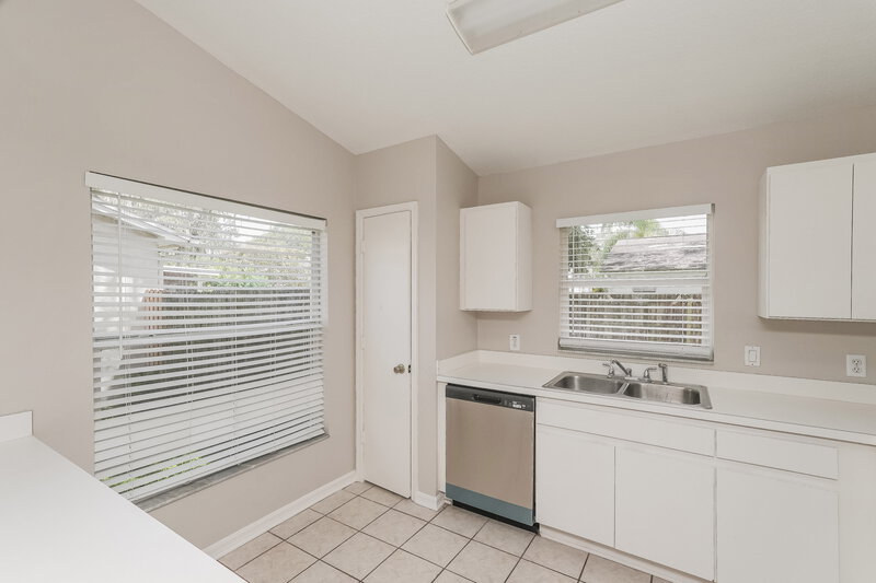 2,105/Mo, 1207 Sawdust Ct Valrico, FL 33596 Kitchen View 2