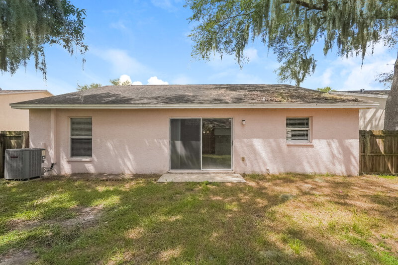 2,105/Mo, 1207 Sawdust Ct Valrico, FL 33596 Rear View