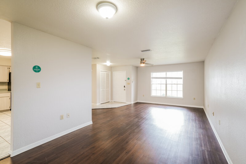 2,100/Mo, 9131 Remington Dr New Port Richey, FL 34655 Living Room View 2