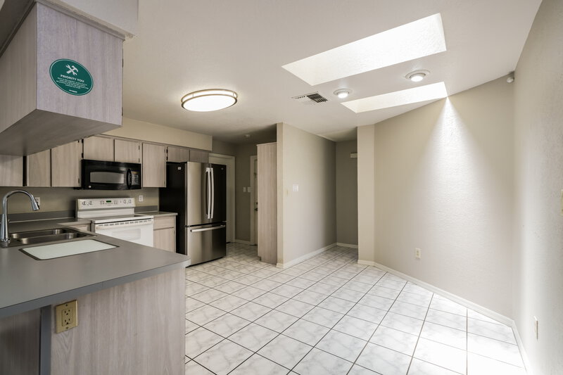 2,100/Mo, 9131 Remington Dr New Port Richey, FL 34655 Kitchen View