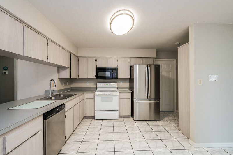 2,100/Mo, 9131 Remington Dr New Port Richey, FL 34655 Kitchen View 2