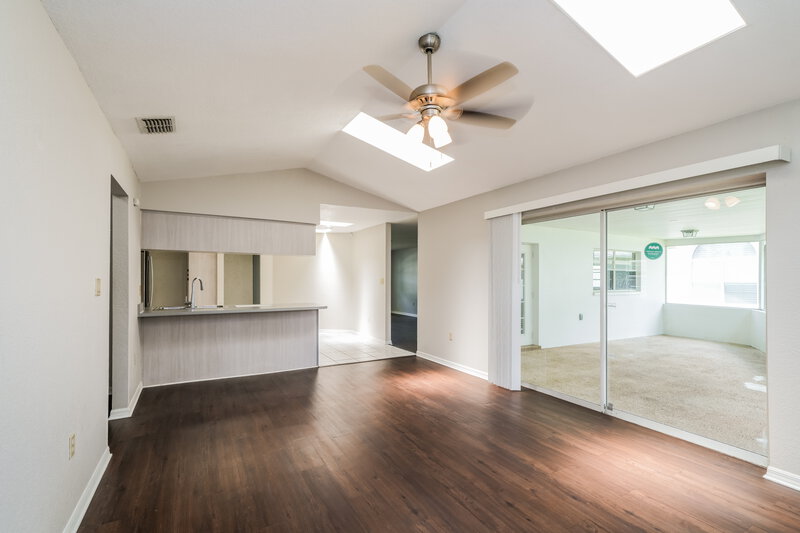 2,100/Mo, 9131 Remington Dr New Port Richey, FL 34655 Family Room View