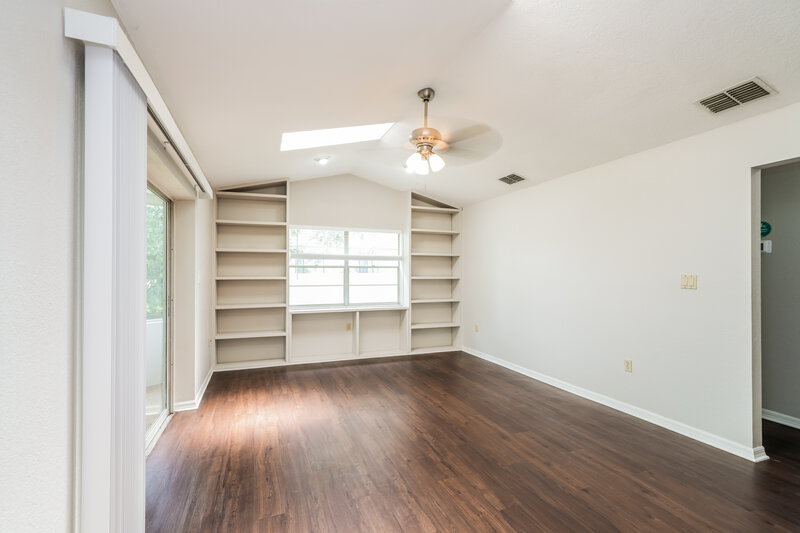 2,100/Mo, 9131 Remington Dr New Port Richey, FL 34655 Family Room View 2