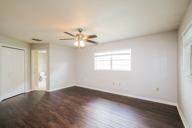 2,100/Mo, 9131 Remington Dr New Port Richey, FL 34655 Main Bedroom View